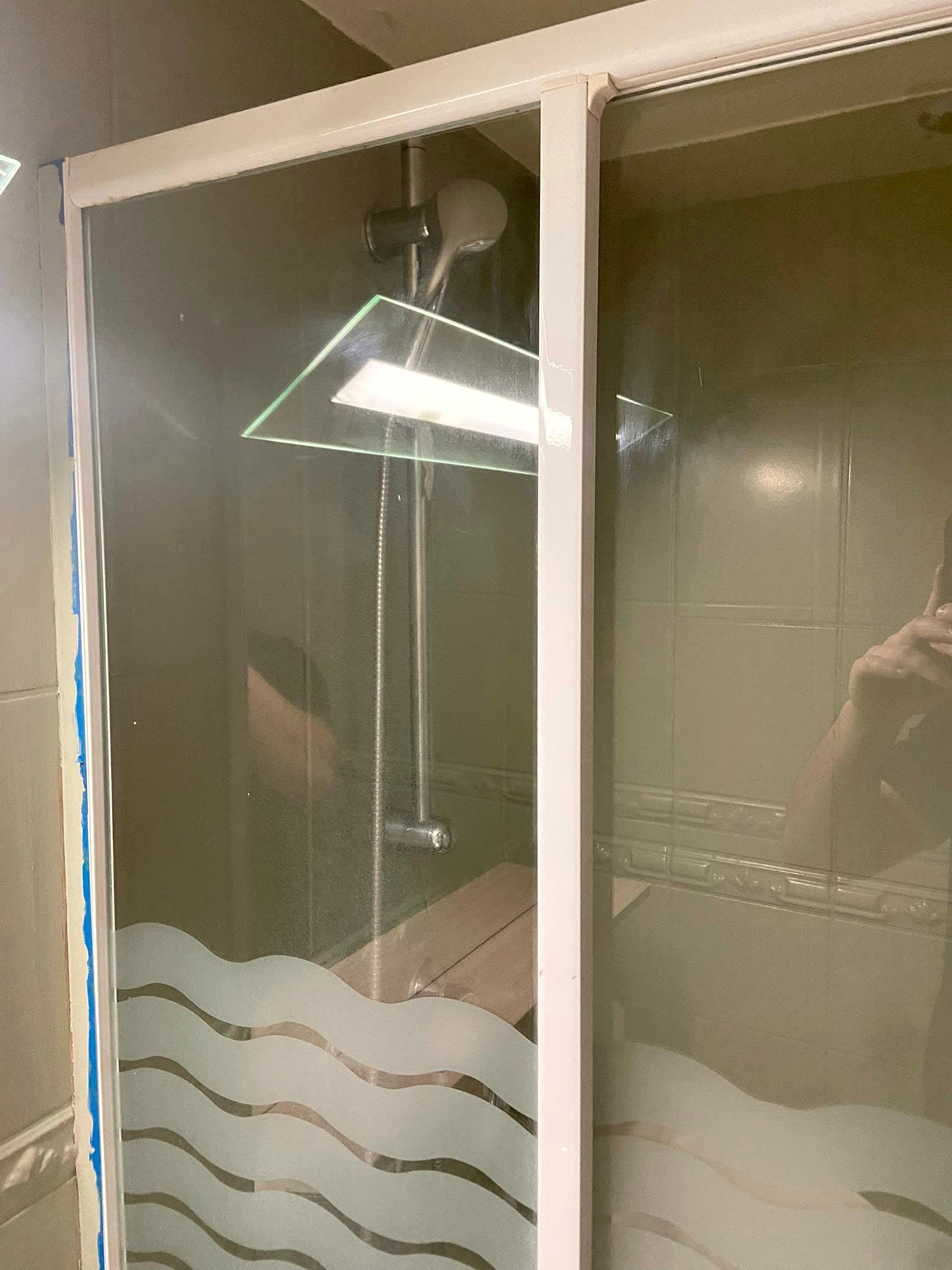 Paroi de douche vitrée détartrée et sans traces