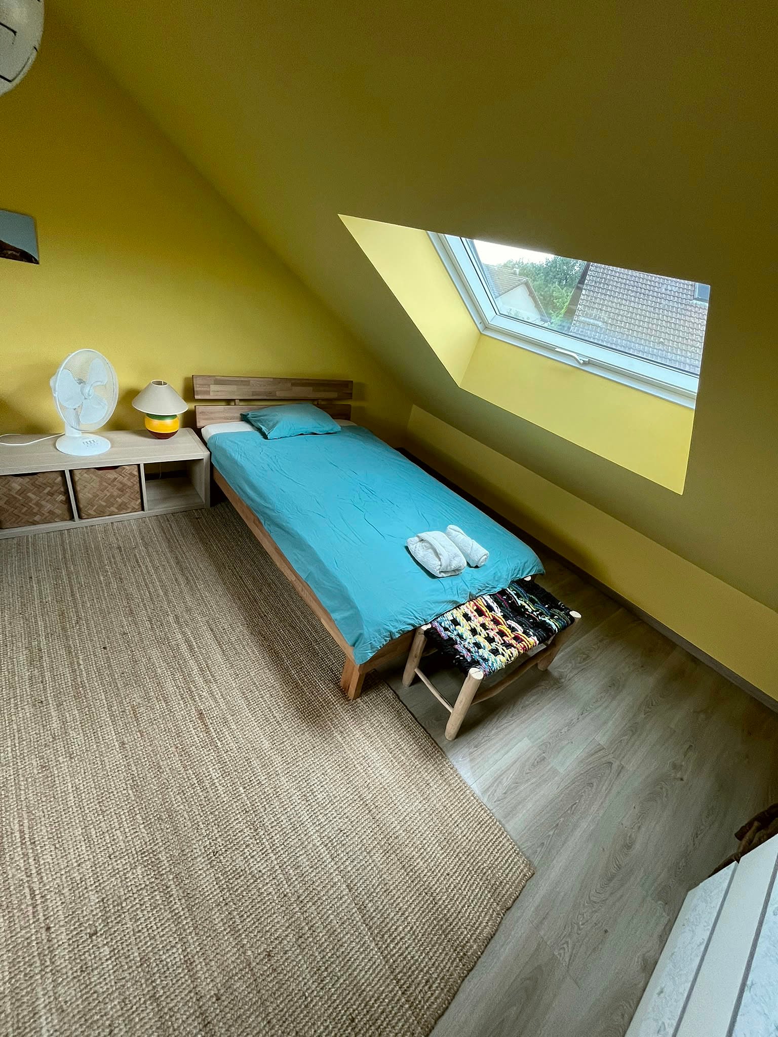 Chambre mansardée nettoyée sous les combles
