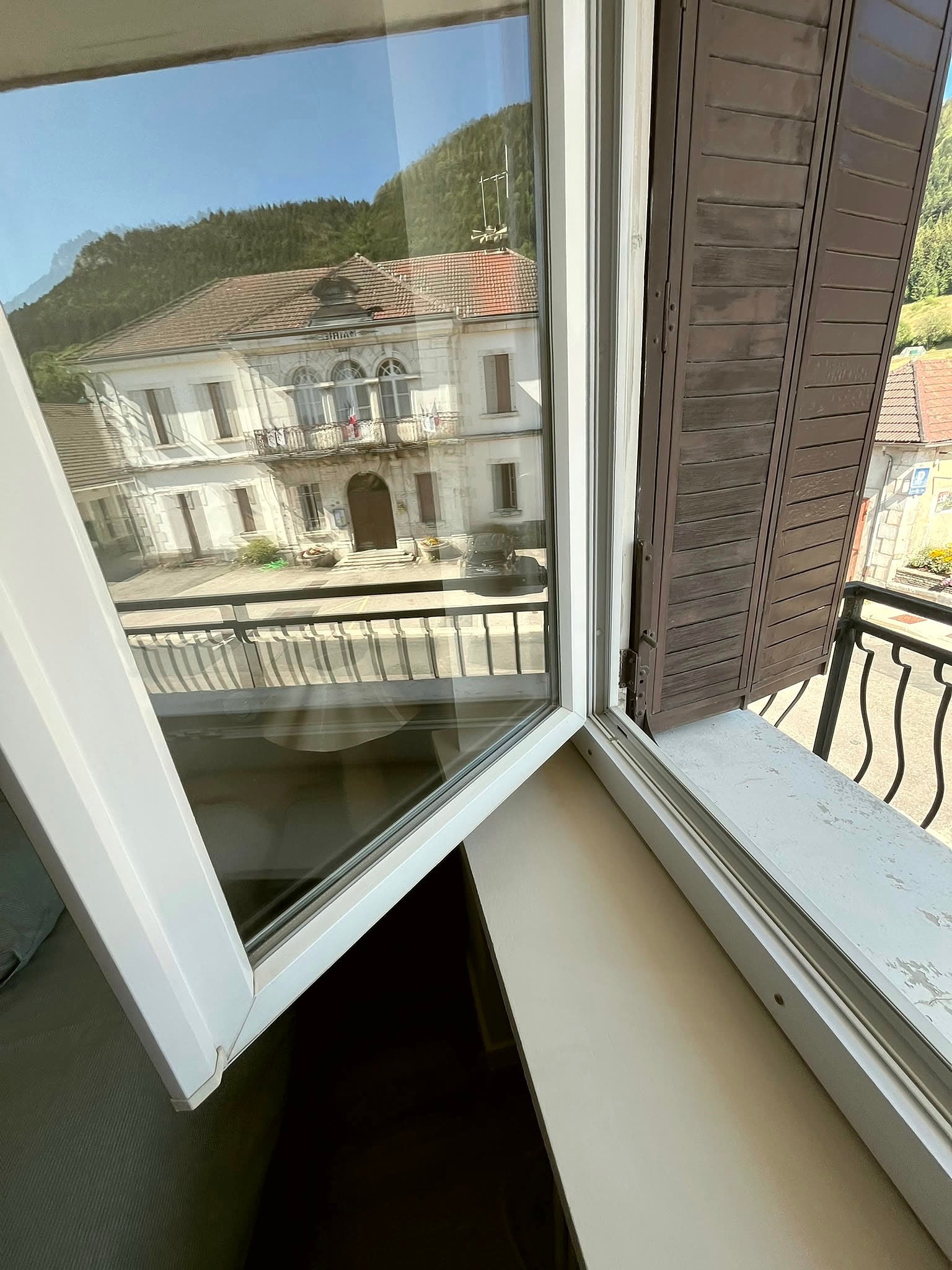 Baie vitrée et balcon nettoyés